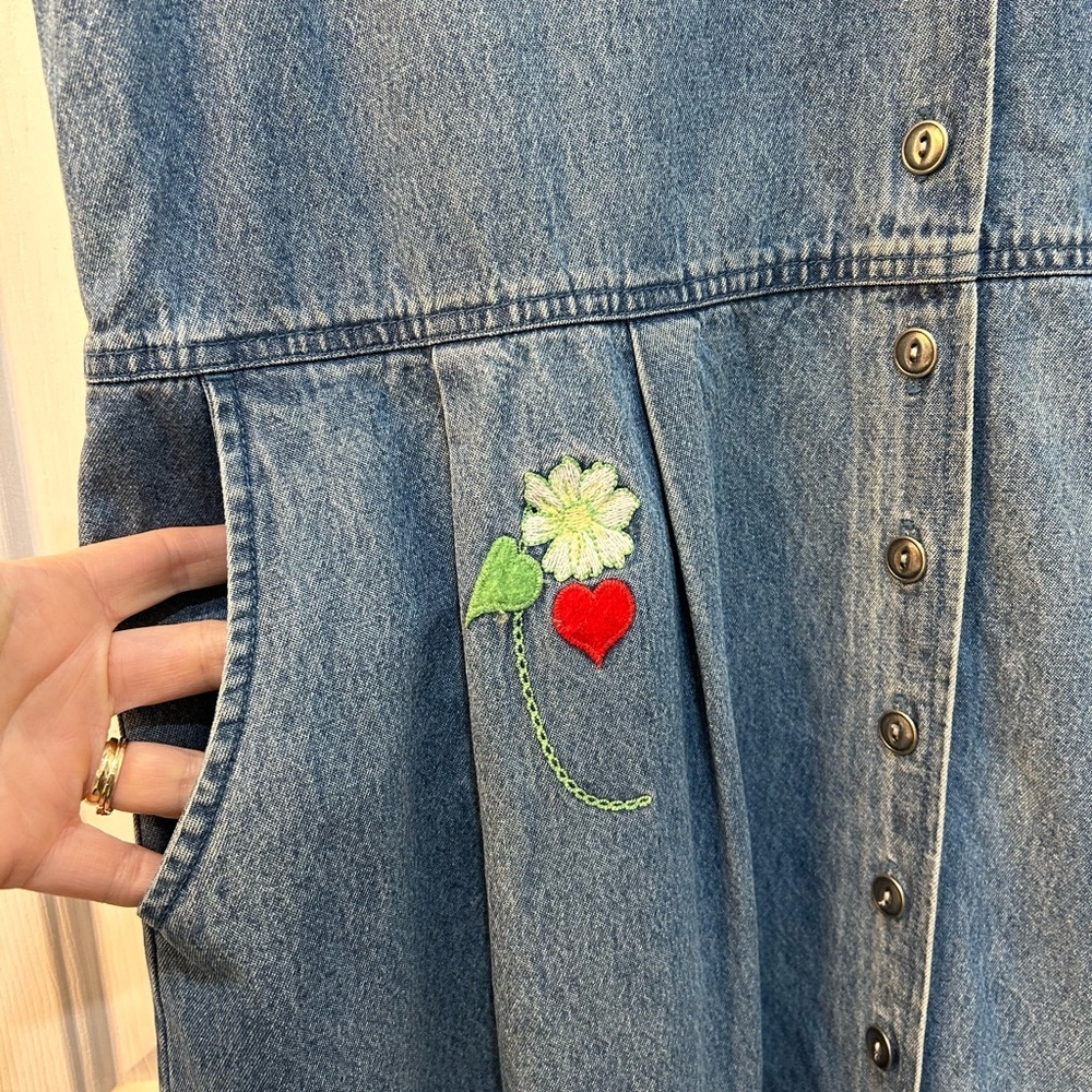 Vtg Denim Maxi Jumper Dress Sz L Embroidered Floral Heart Patch Cottage Heritage - Picture 7 of 11
